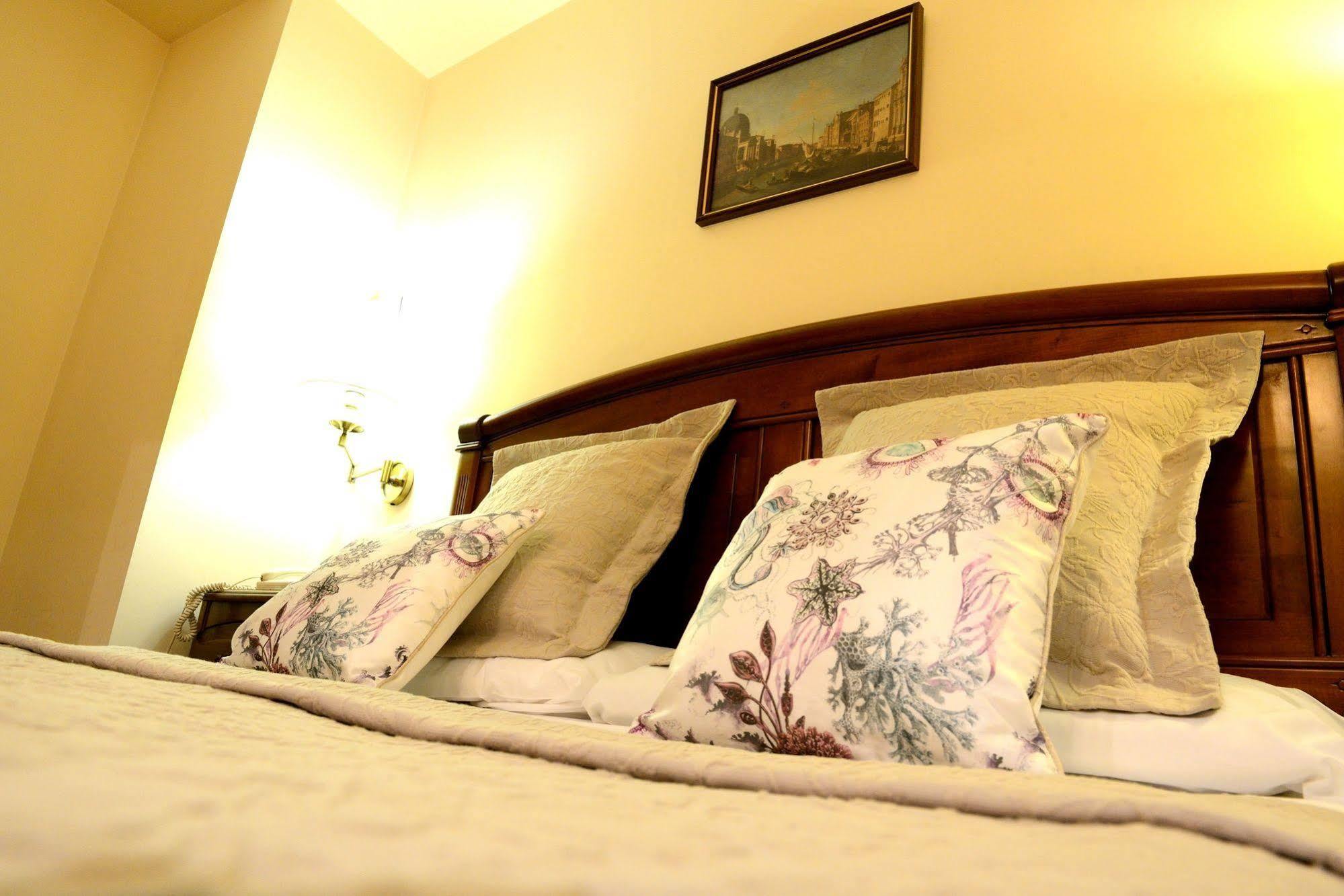 Hostal Arriazu Pamplona Ngoại thất bức ảnh