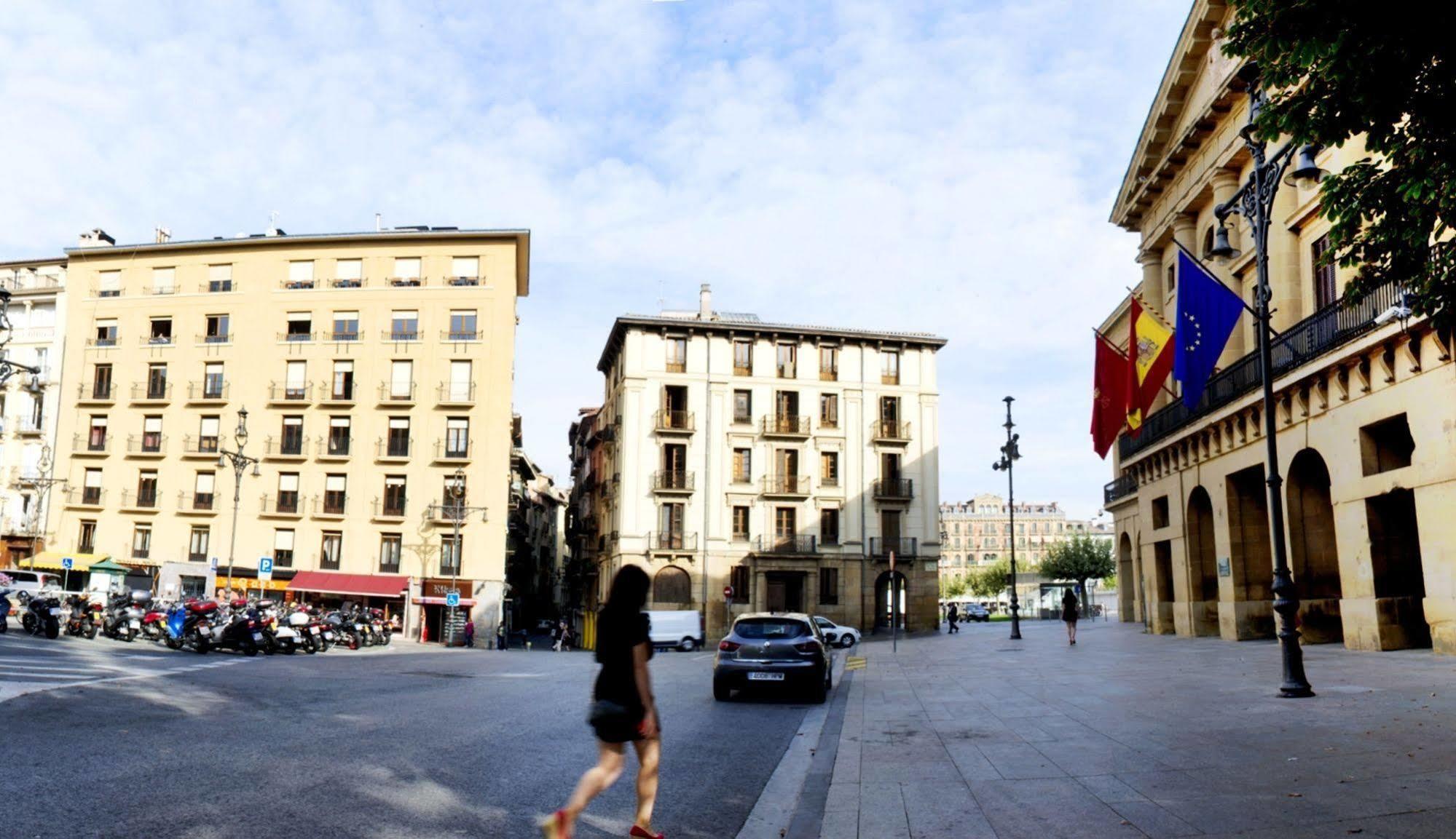 Hostal Arriazu Pamplona Ngoại thất bức ảnh